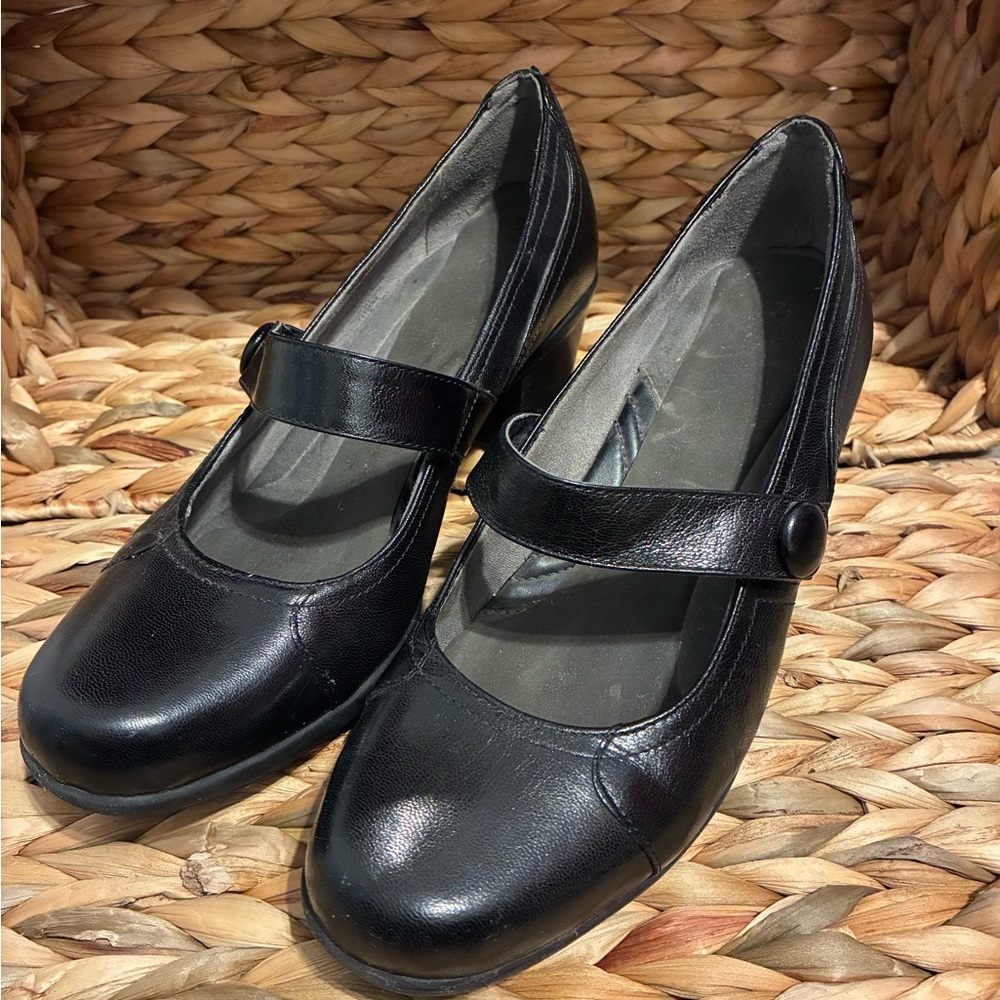 Naturalizer Black Mary Jane Heels